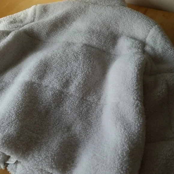 Levi's Women's Stand Collar Sherpa Puffer Jacket - Picture 11 of 12